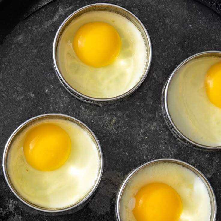 can you microwave eggs