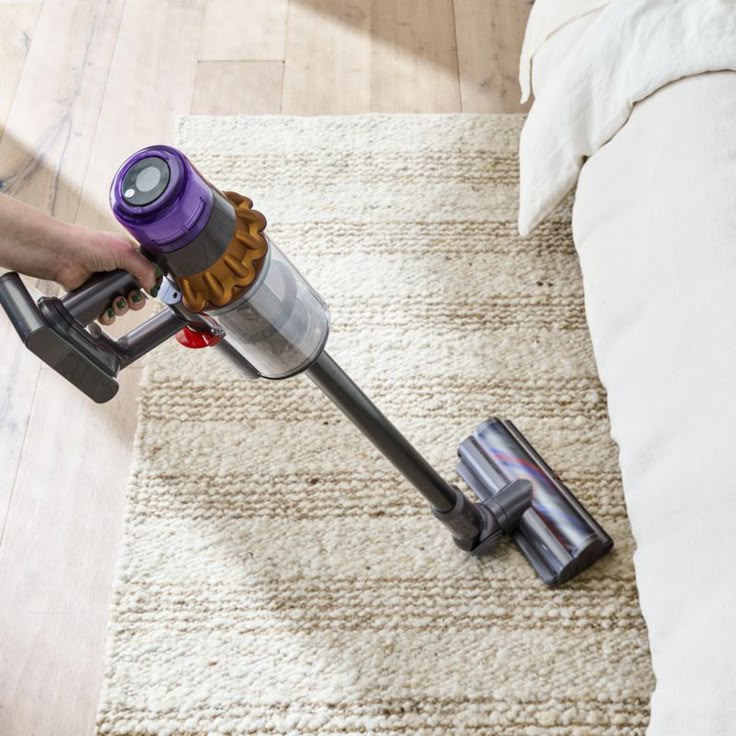 Steam-powered vacuum cleaner